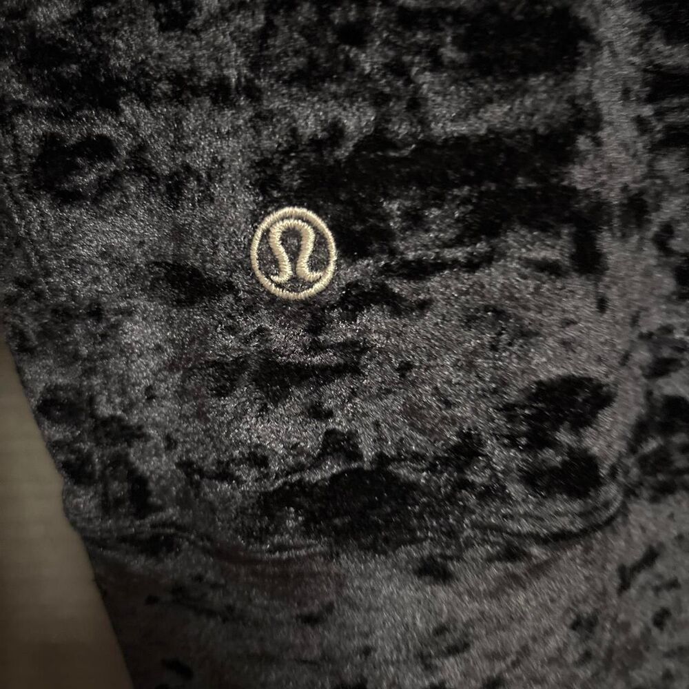 Lululemon Women's Navy and Black Sweatshirt - Picture 3 of 3